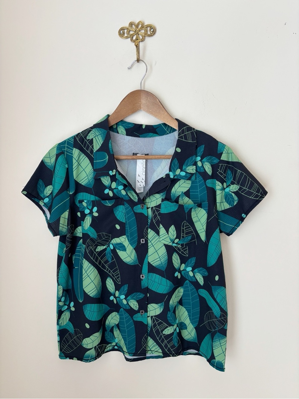 Oiselle Floral Short Sleeve Benjamina Button Front Top Sz 4
